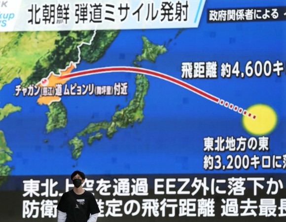mappa con traiettoria missile e scritte in giapponese