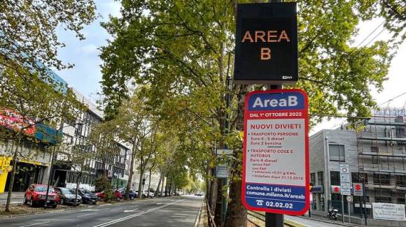 Il cartello che indica l Area B a Milano