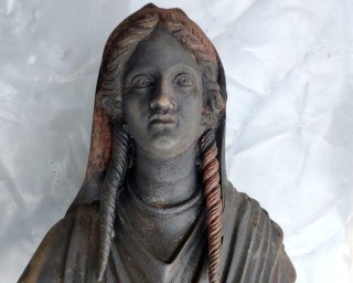 Statua di una donna