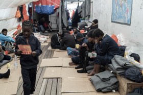 Migranti da tre settimane sulla Ocean Viking