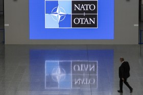 insegna NATO