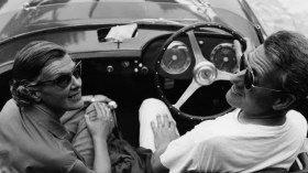 Luigi Pericle e la moglie Orsolina su una Ferrari