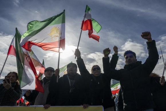 Manifesetatnti iraniani a Ginevra durante la seduta del Consiglio per i diritti umani dell Onu.