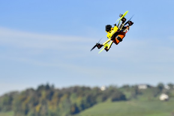 Un drone in volo.