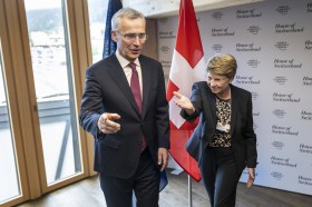 Jens Stoltenberg in un recente vertice con la consigliera federale Viola Amherd