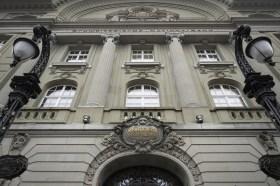 facciata edificio banca nazionale svizzera