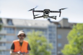 drone in volo