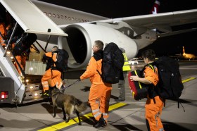 I soccorritori svizzeri in partenza dall aeroporto di Zurigo.