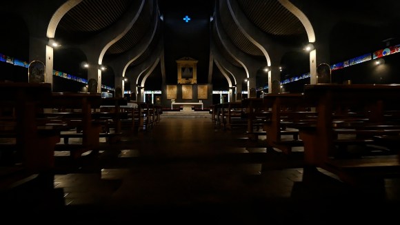 L interno della chiesa.