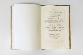 La Costituzione federale del 1848 custodita negli archivi federali.