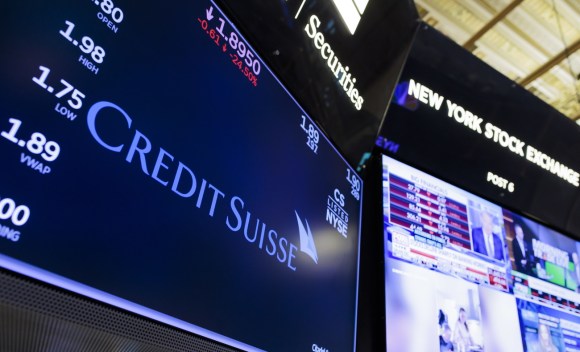 Il prezzo delle azioni Credit Suisse su uno schermo