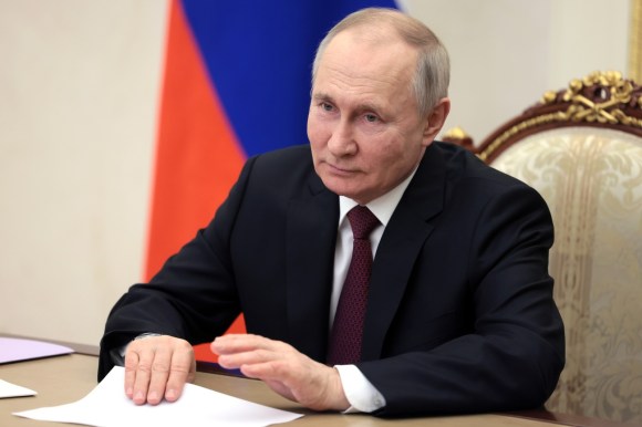 Vladimir Putin indagato all Aia.