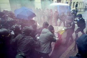 Scontri tra manifestanti di sinistra e polizia a Ginevra
