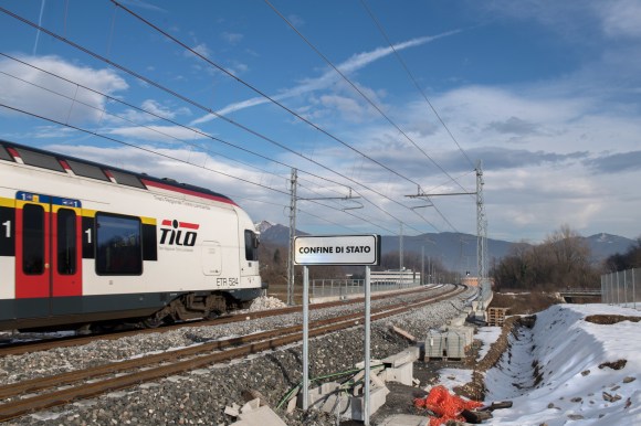 I treni Tilo fermano in 34 stazioni o fermate nel Canton Ticino e 28 in Lombardia.
