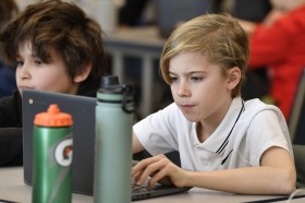 bambini al computer