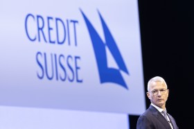 axel lehmann davanti a schermo con il logo Credit Suisse