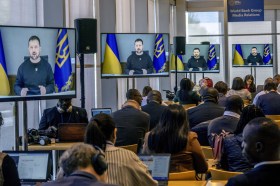 Il Presidente dell Ucraina Volodymyr Zelensky rilascia le sue dichiarazioni in collegamento video