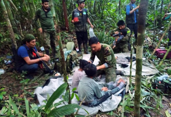 Quattro bimbi sopravvissuti a crash aereo e a un mese di vita nella giungla