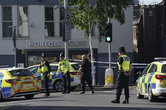 Tre morti e altrettanti feriti a Nottingham, fermato il presunto autore.