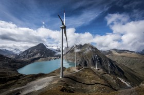 turbine eoliche su un alto passo svizzero