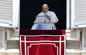 Papa Francesco alla funzione religiosa domenicale in Vaticano