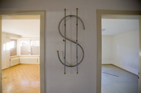 Il simbolo del dollaro su una parte di un appartamento in affitto.