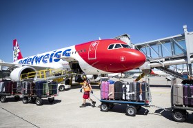 Un velivolo della Edelweiss all aeroporto di Zurigo.
