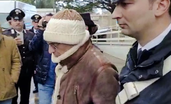 Matteo Messina Denaro durante l arresto.