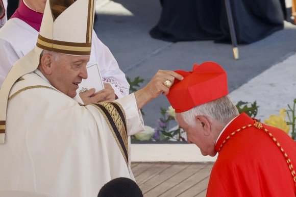 Emil Paul Tscherrig con Papa Francesco il 30 settembre in Vaticano.