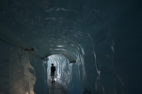 grotta in un ghiacciao